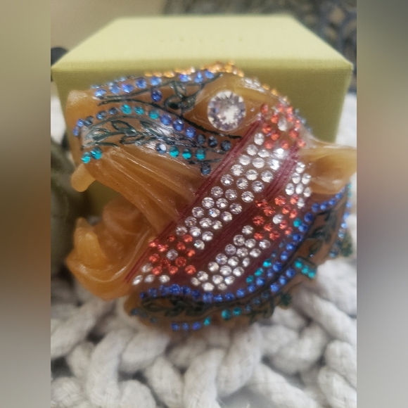 Gucci Rajah Tiger Head Resin Brooch/Multi-colored Embellished Crystals - Picture 5 of 8